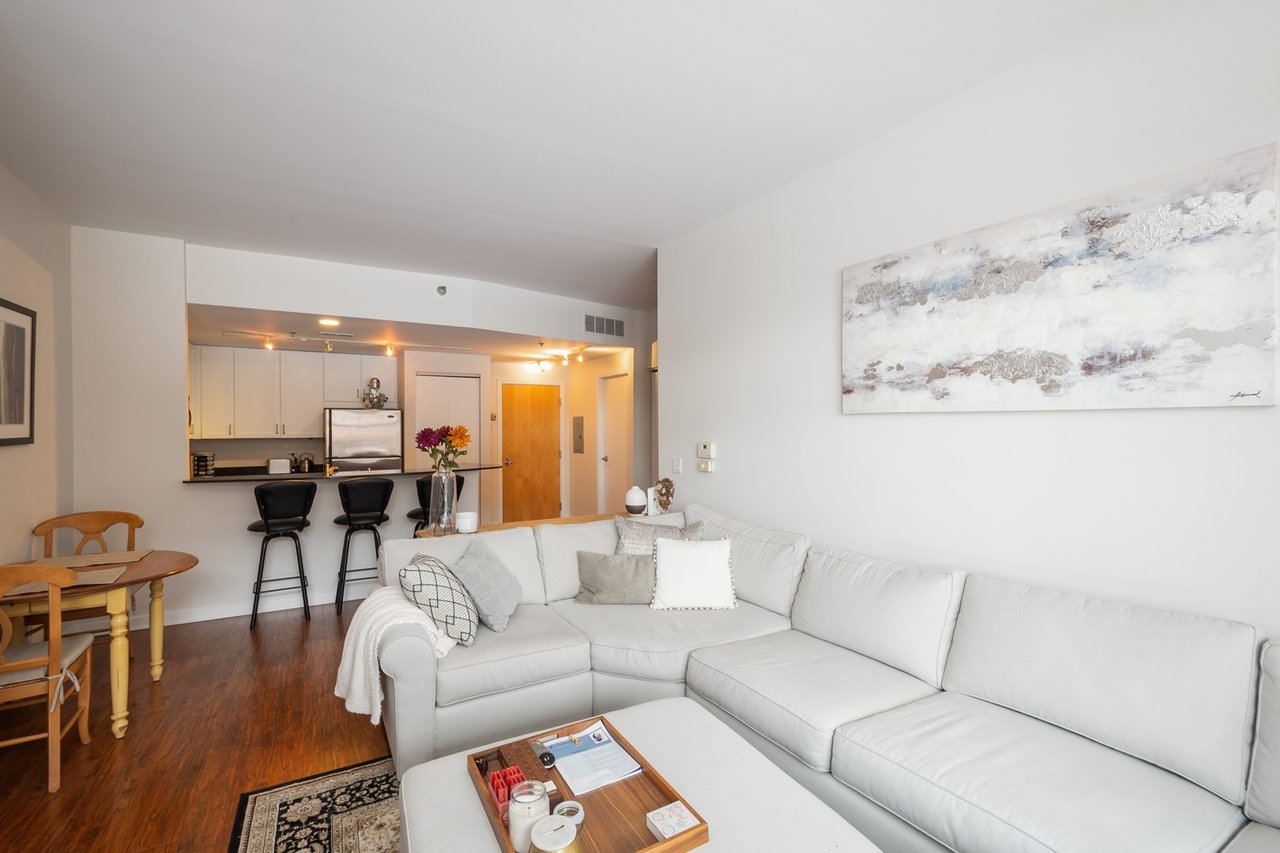 600 W Drummond Place # 318