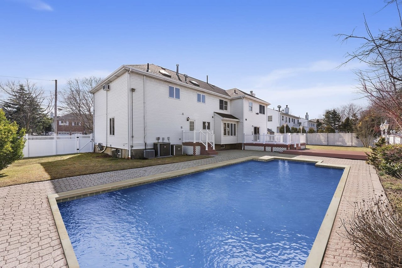 295 Mason Blvd