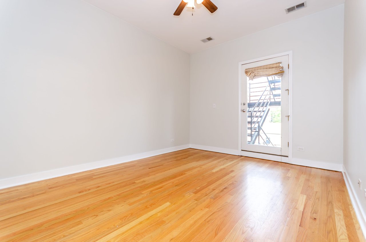 Spacious and Open Condo: 2342 W Harrison St #2