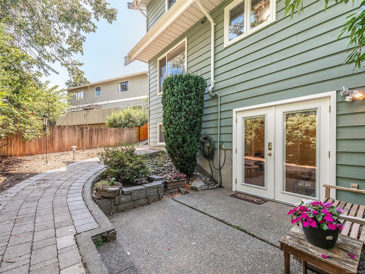 1238 Garry Oak Pl