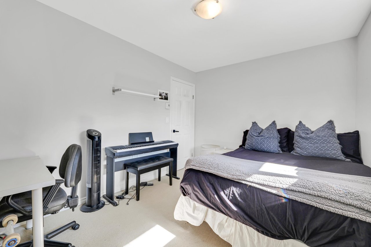 2548 Nairn Wy