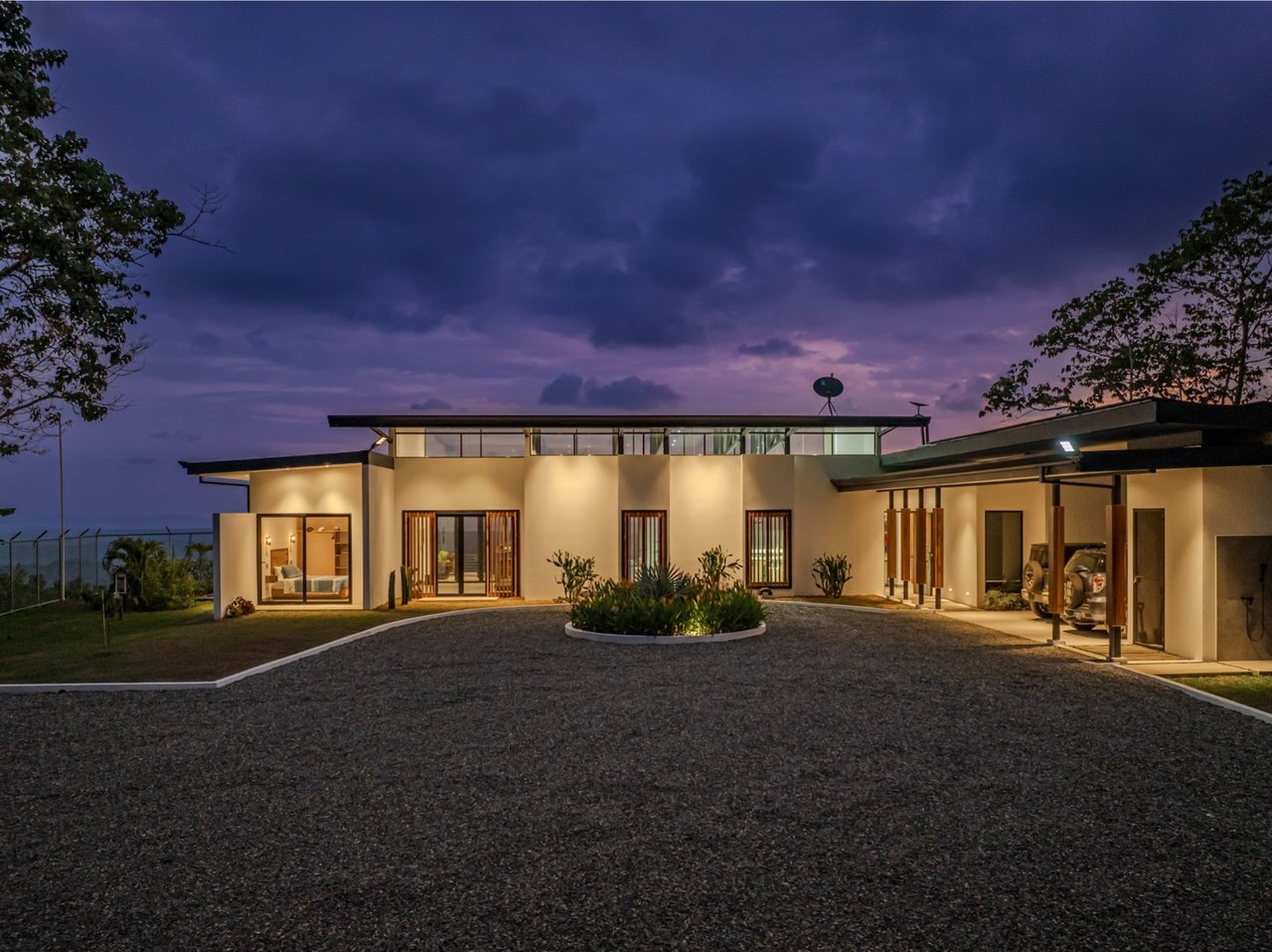 Solar Powered Infinity Pool Home, Ojochal, Puntarenas