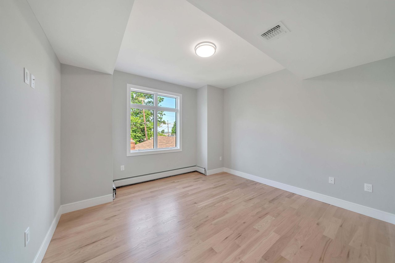 220 E Central Blvd