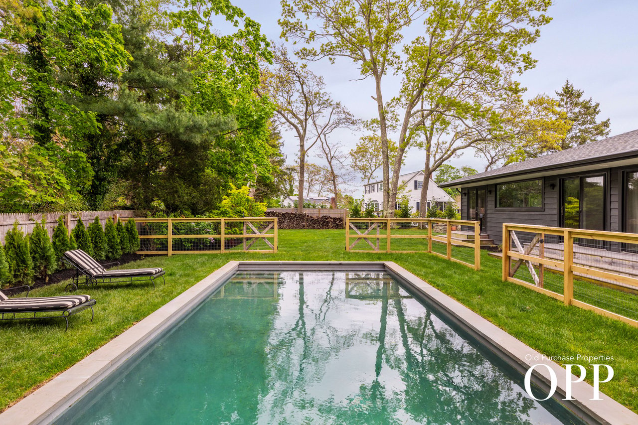 MOVE-IN READY MID-CENTURY MODERN