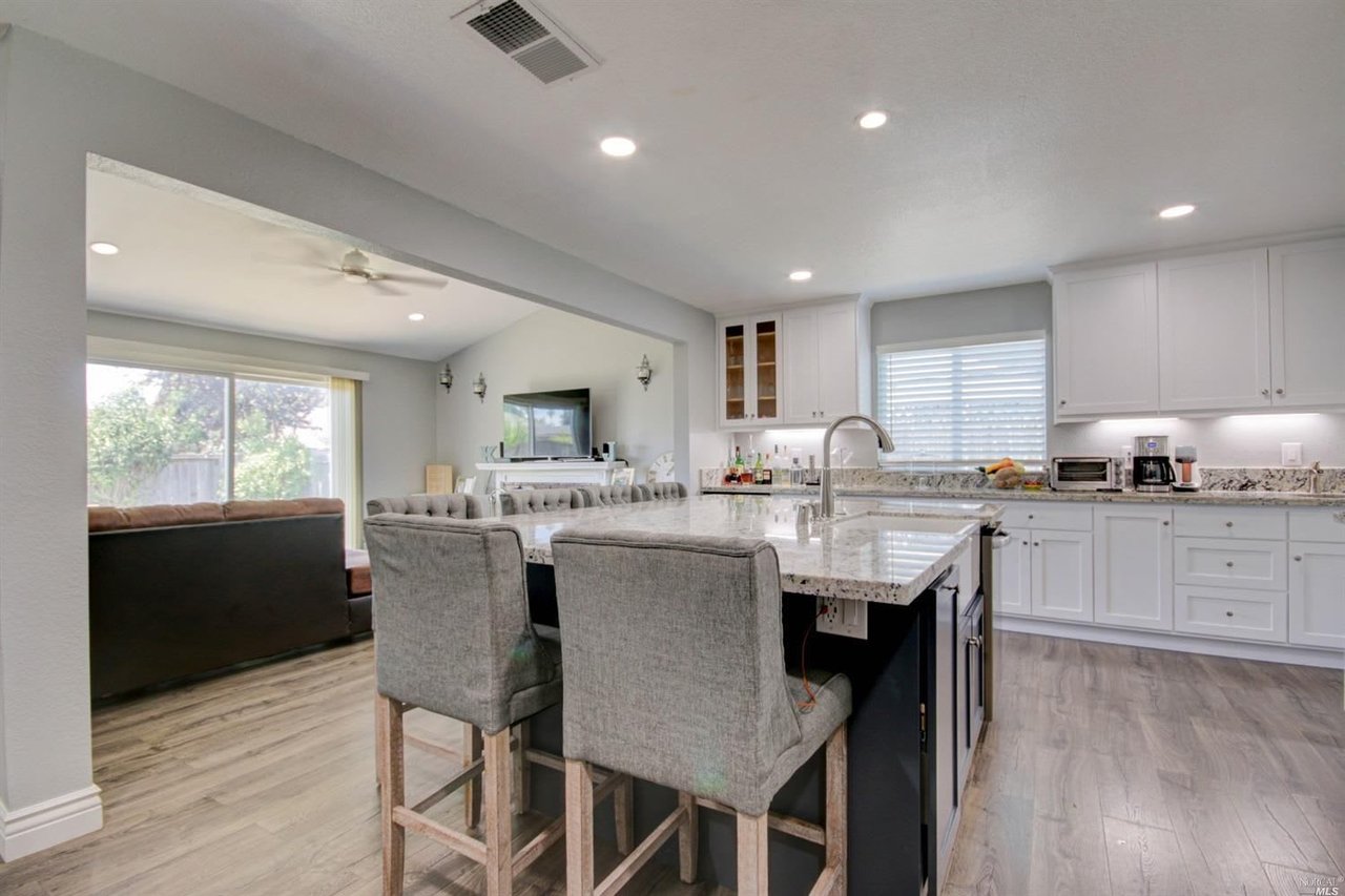 8719 Laurelwood Dr
