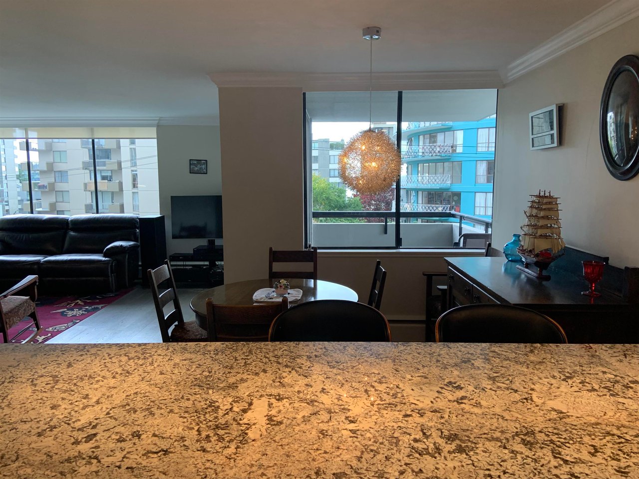 401-2167 Bellevue Ave