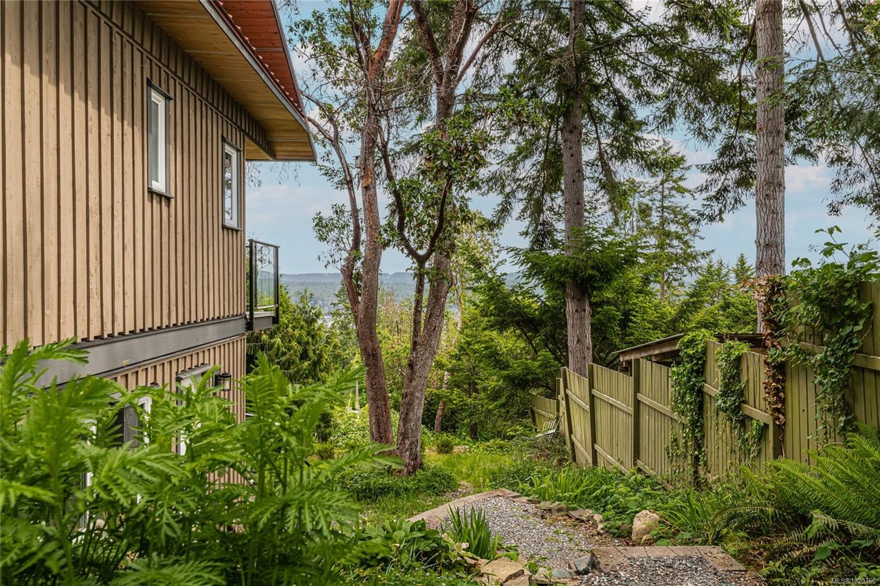 140 Mt. Baker Cres