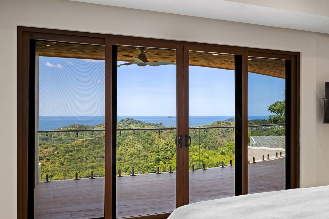 Contemporary Infinity Pool Villa, Flamingo, Guanacaste