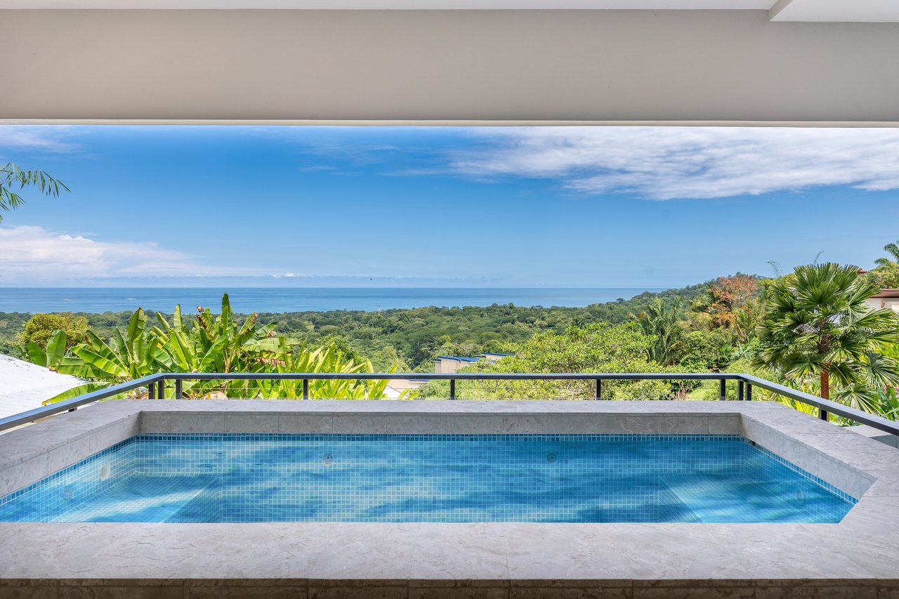 Hilltop Villa with Infinity Pool, Uvita, Puntarenas