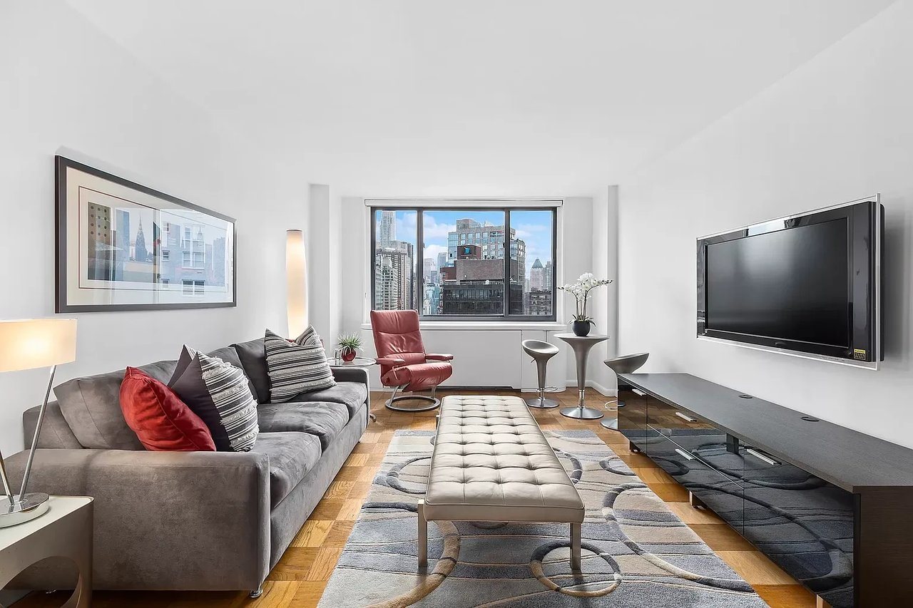 2025 Broadway, #25J
