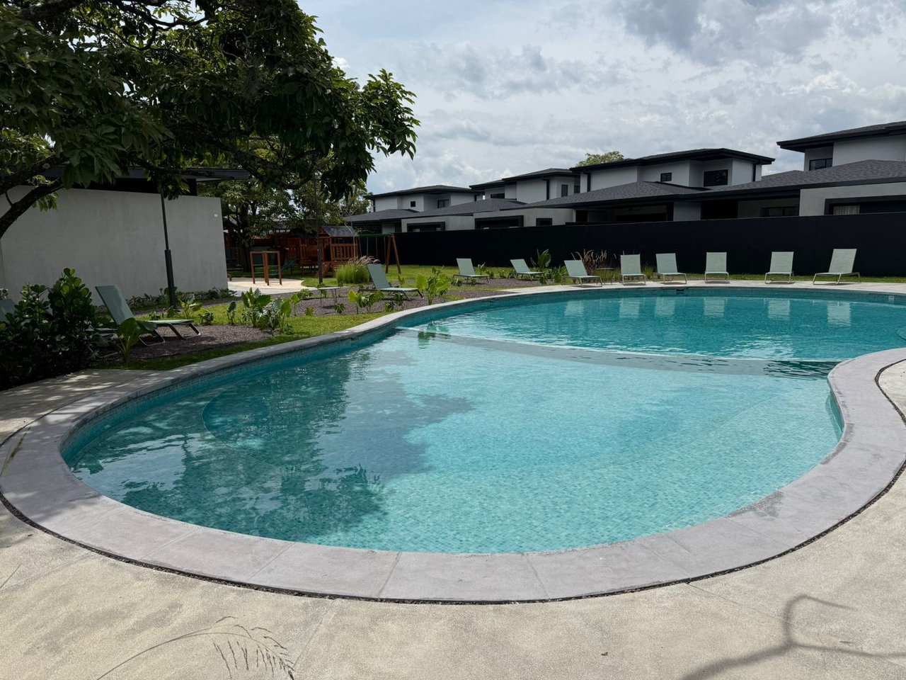 Gated Contemporary Family Home, Santa Ana, San Jose