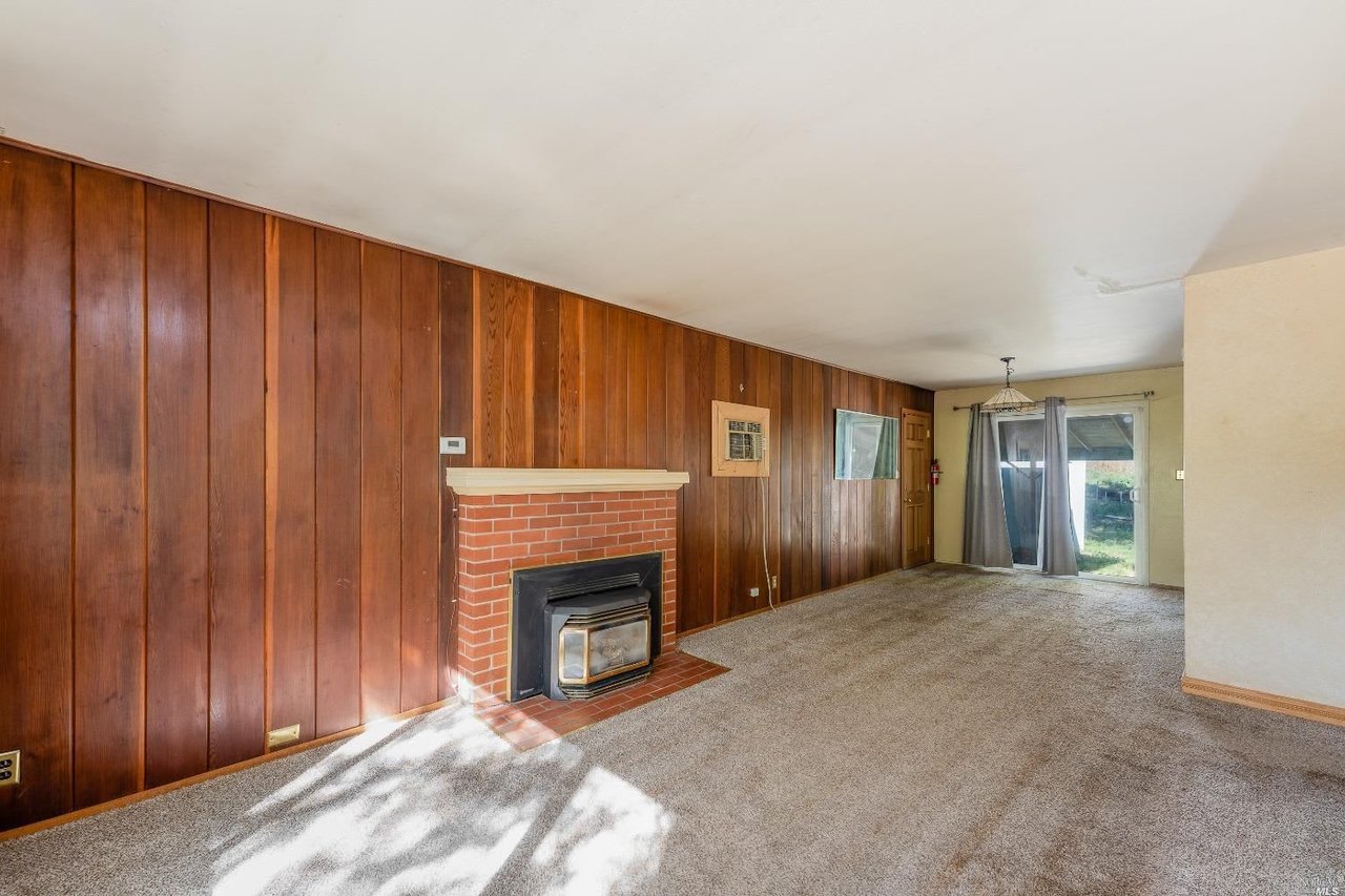 74 Hillside Dr