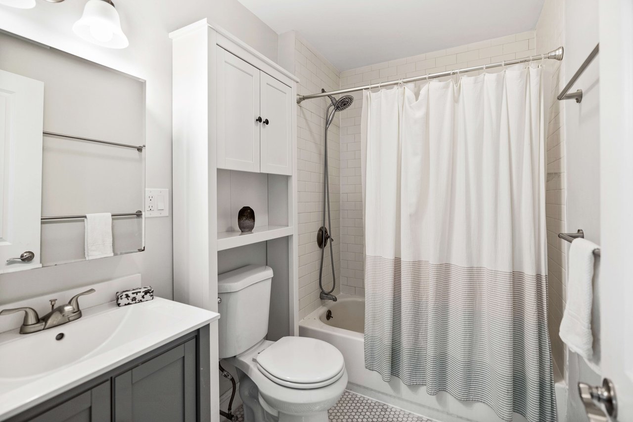 25 Granfield Ave Unit: 2