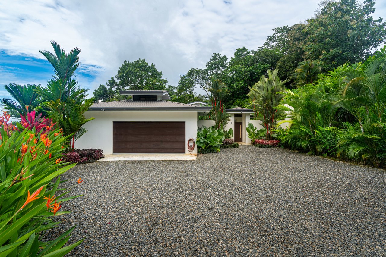 Modern Oceanview Infinity Pool Estate, Ojochal, Puntarenas