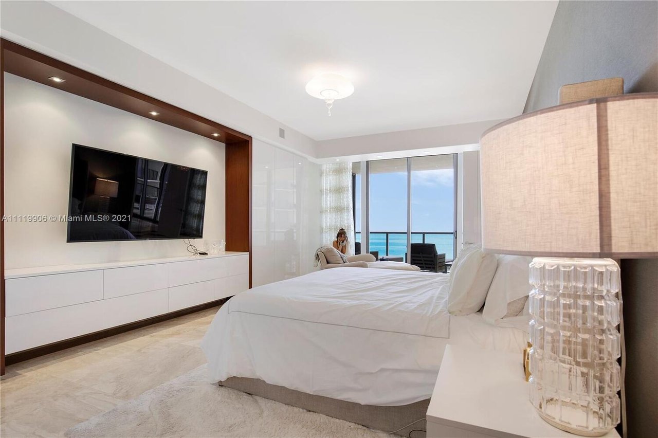 9705 Collins Ave, #1403N