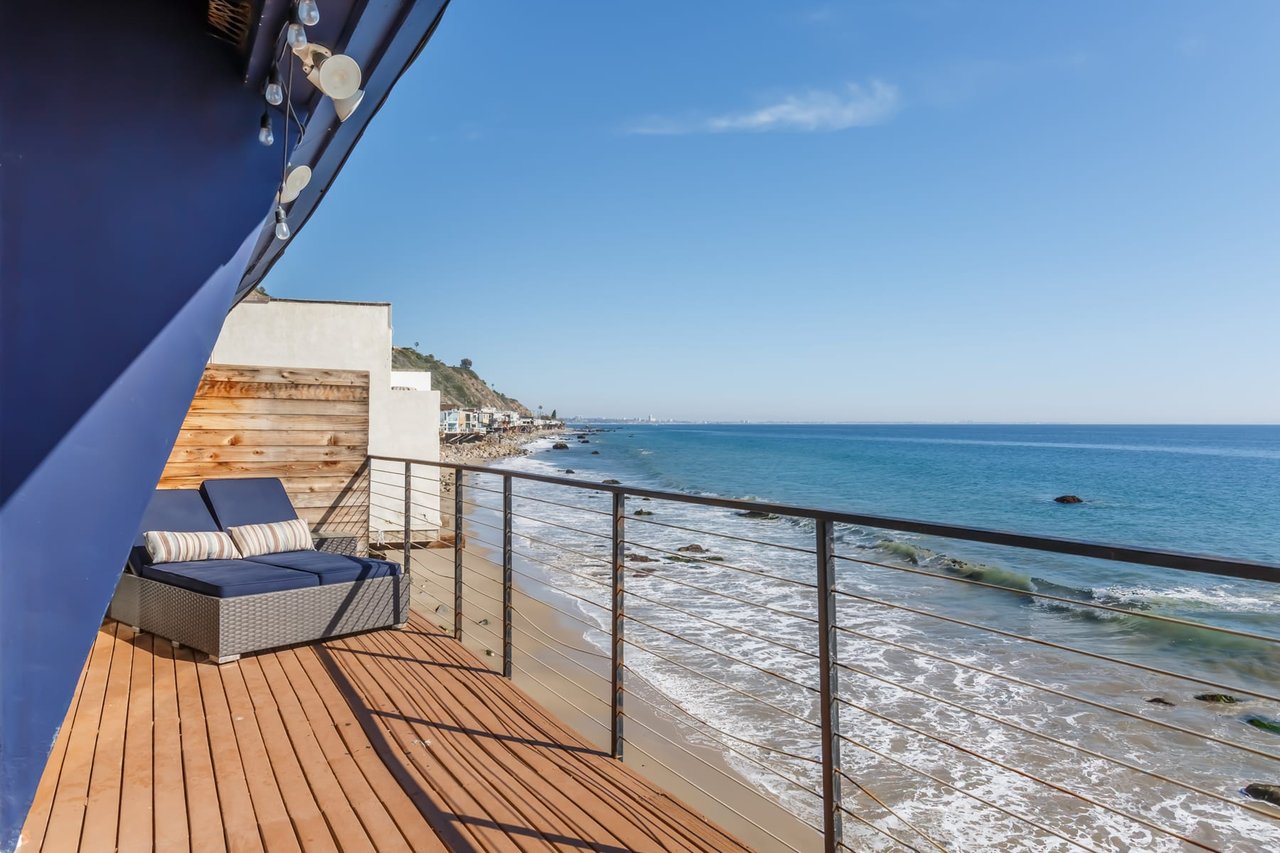 MALIBU BEACH HOUSE 50