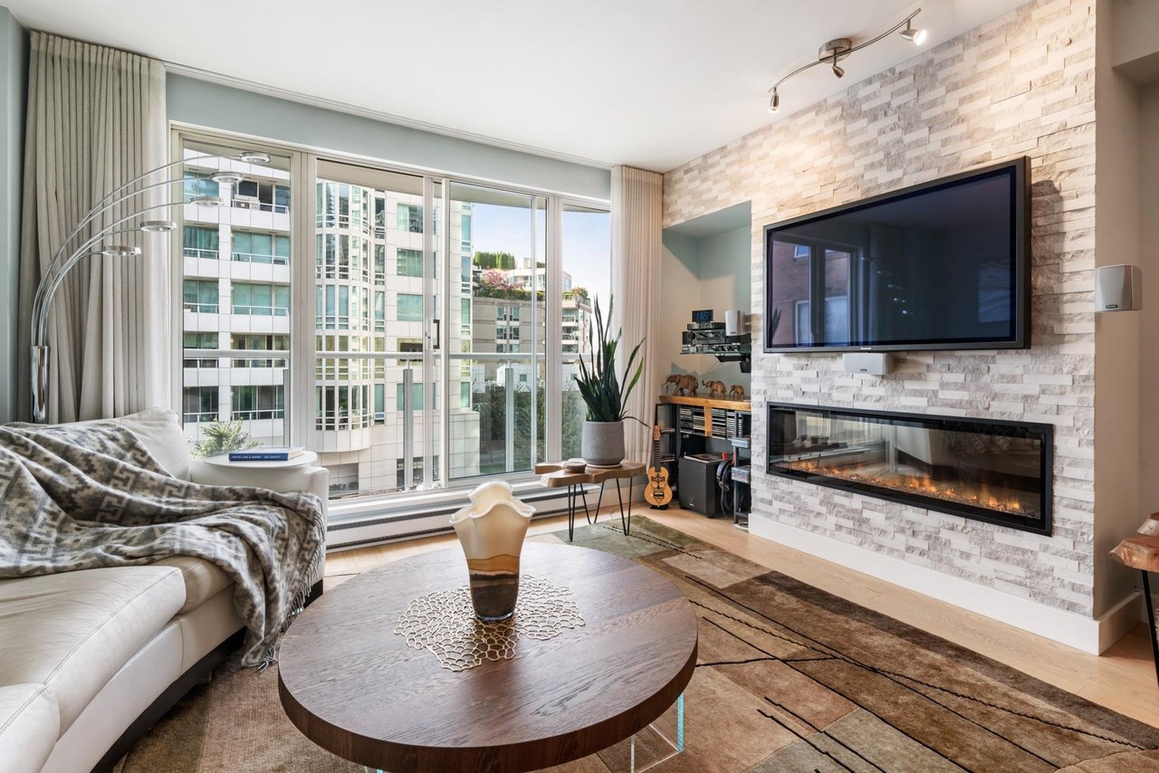 515-888 Beach Ave