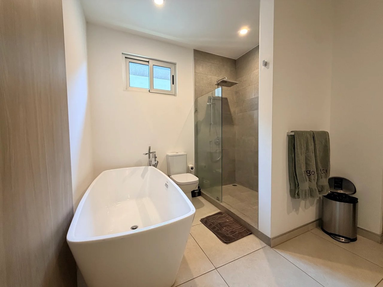 Contemporary Corner Condo, Santa Ana, San Jose