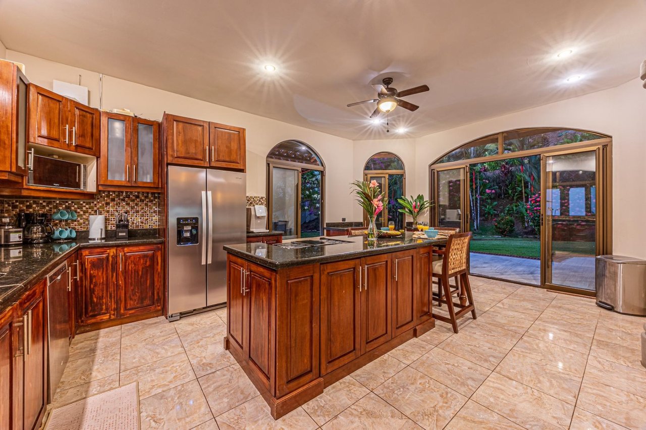 Colonial Oceanfront Rental Estate, Dominical, Puntarenas