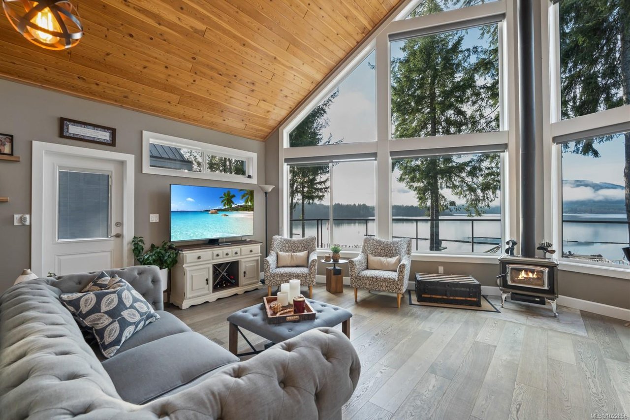 7364 Lakefront Dr, Lake Cowichan
