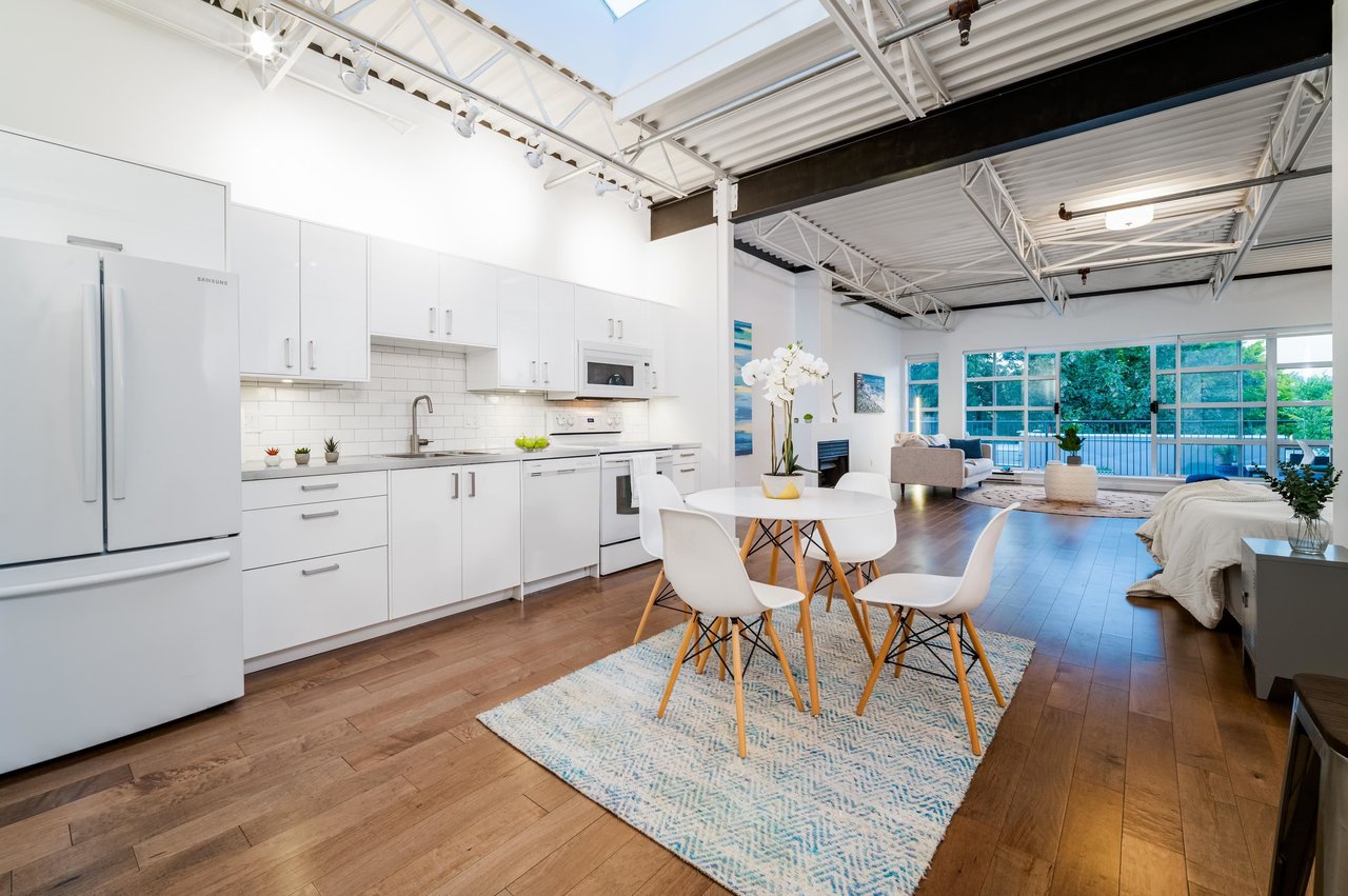 PH524-350 E 2nd Ave
