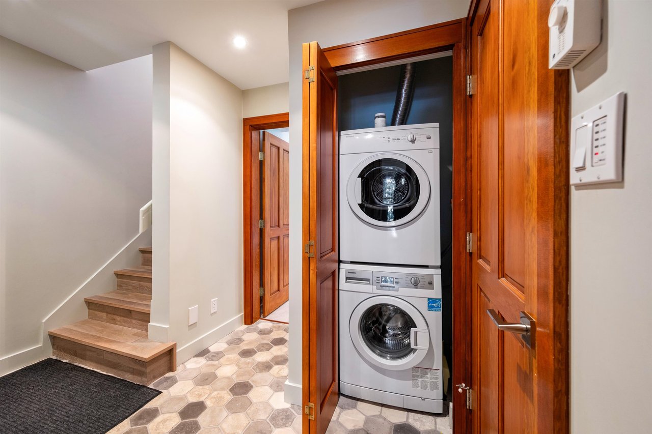 4-4661 Blackcomb Wy