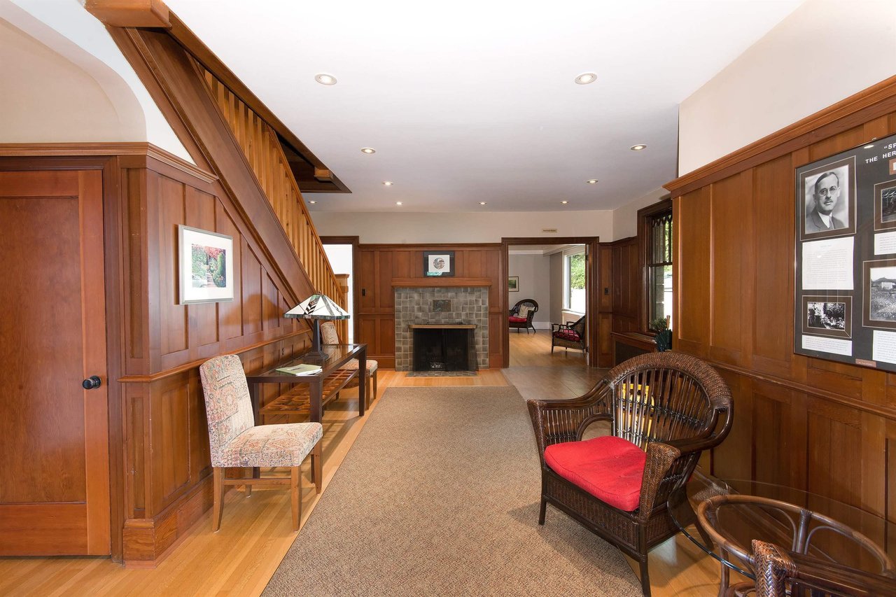 416-235 Keith Road, West Vancouver