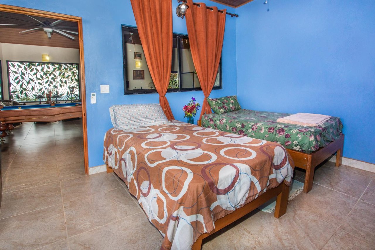 Incredible 7,000 Ft2 Ocean View Home With 200 Acre Reserve!