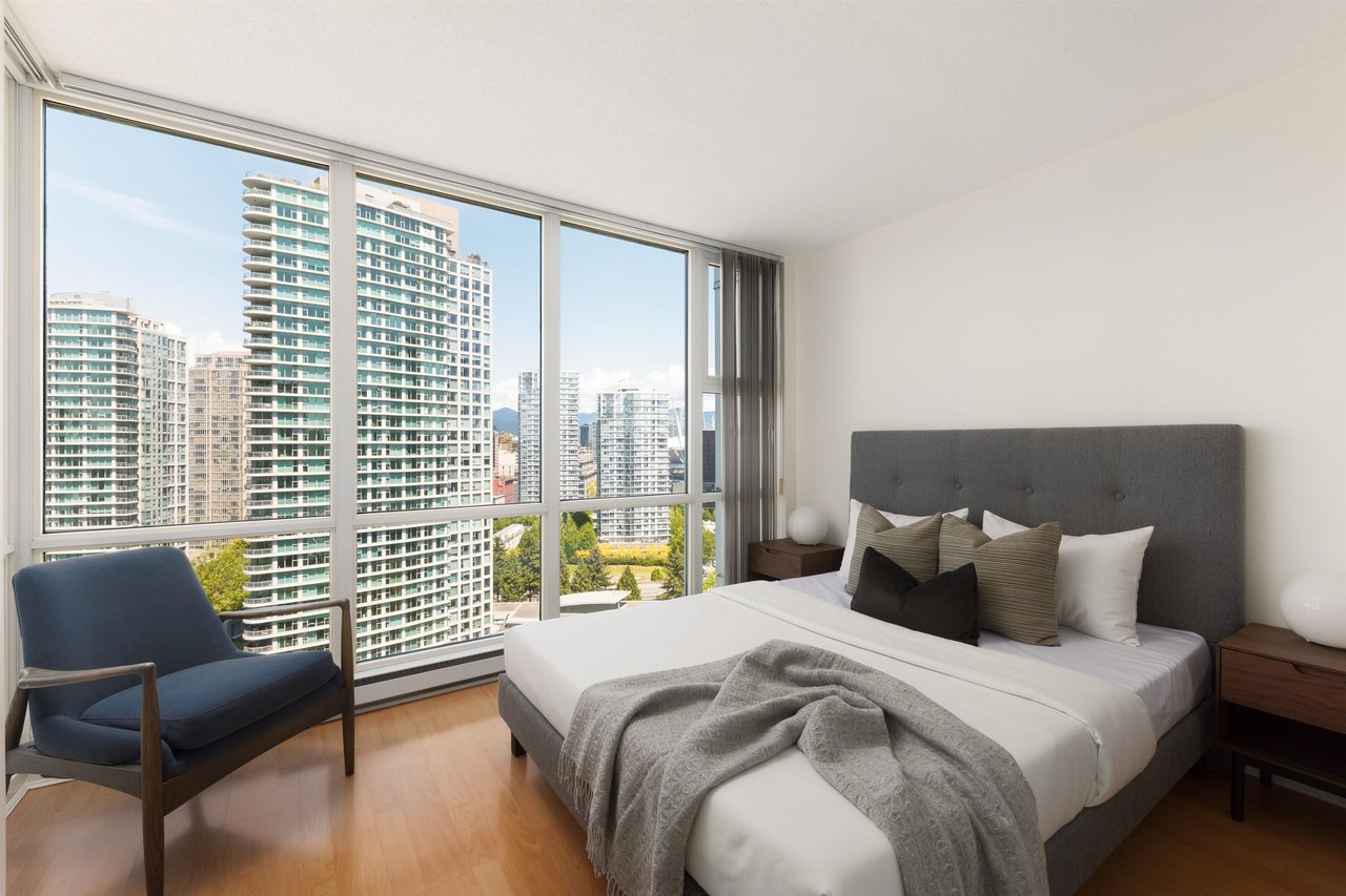 2106-1077 Marinaside Cres