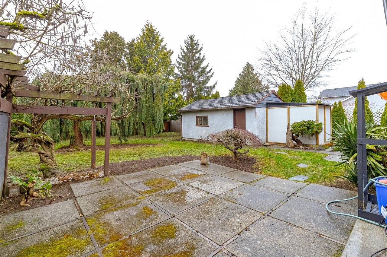 1867 Neil St, Saanich