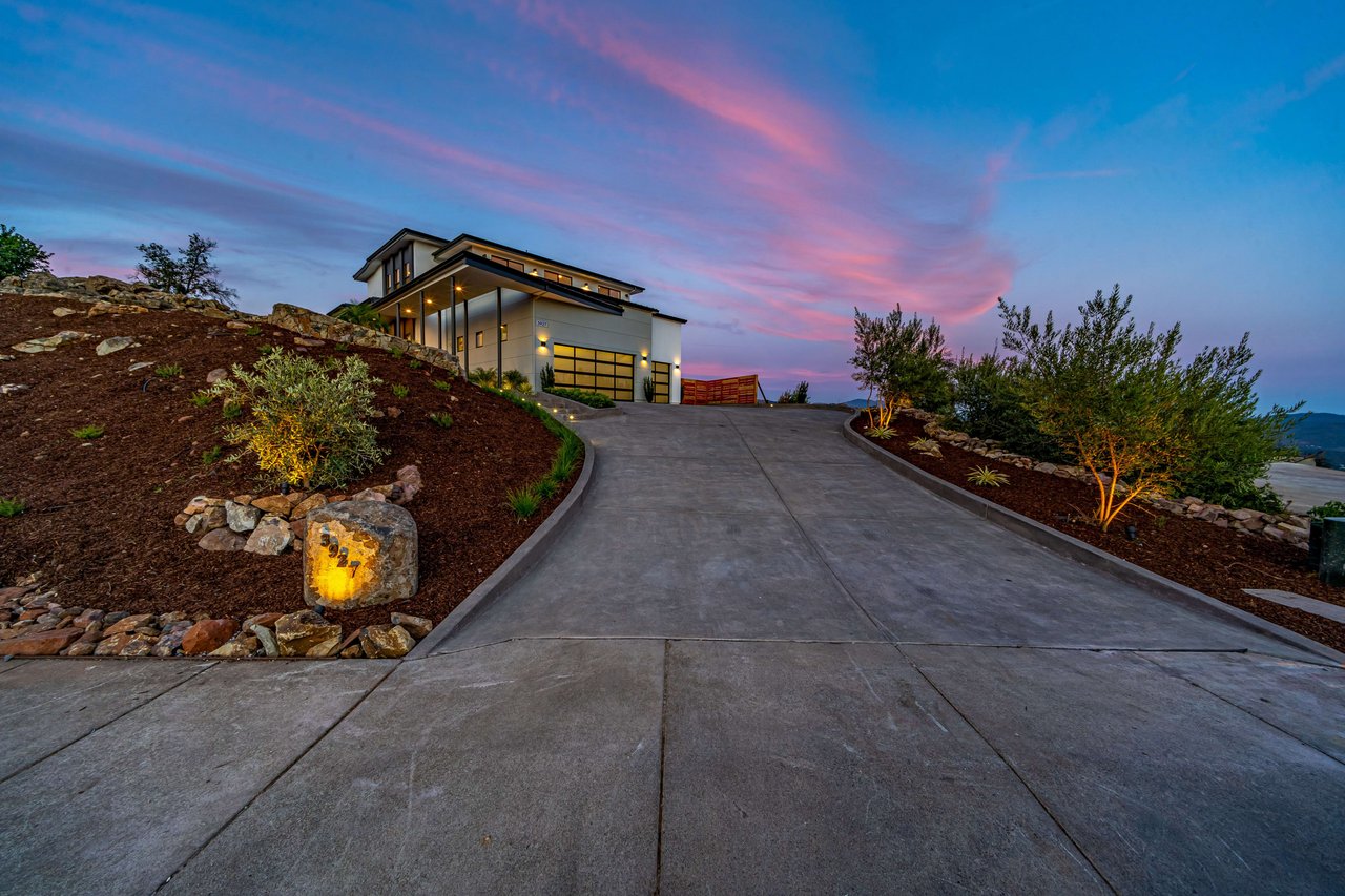 3927 Rincon Ridge Drive