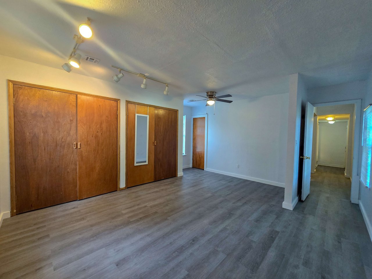 209 E Main St
