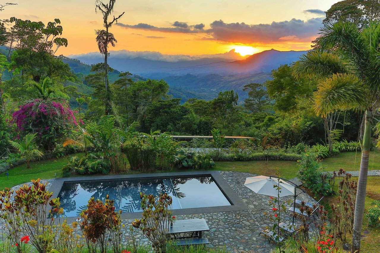 Luxurious Mountain Villa Retreat, Perez Zeledon, San Jose