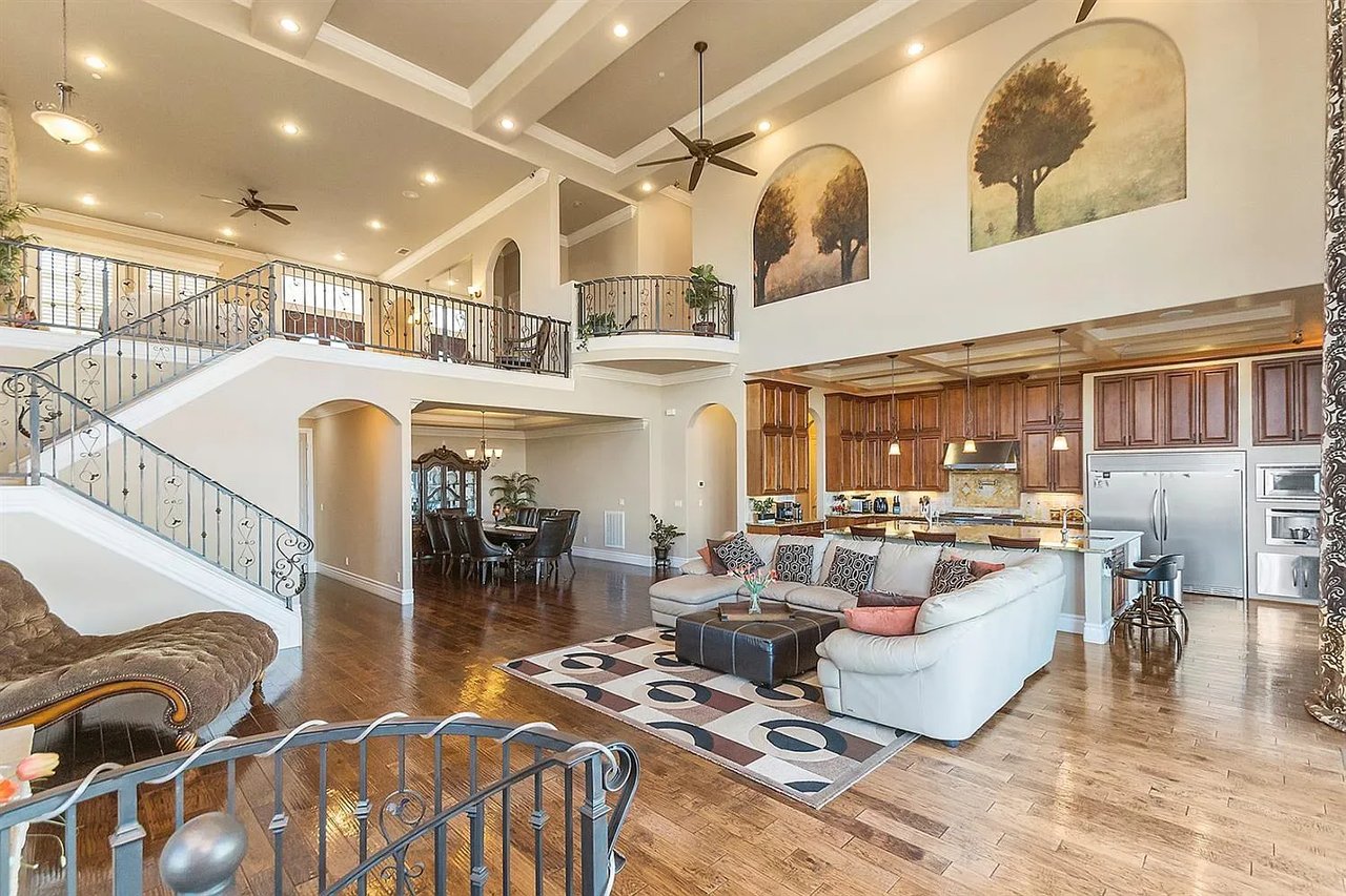 477 Serpa Way