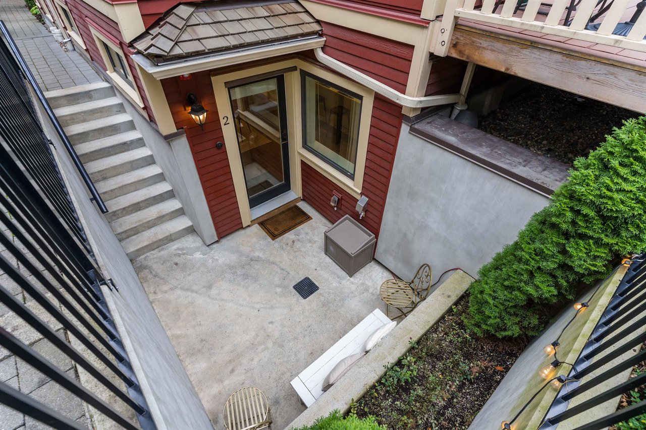 2-458 E 10th Ave