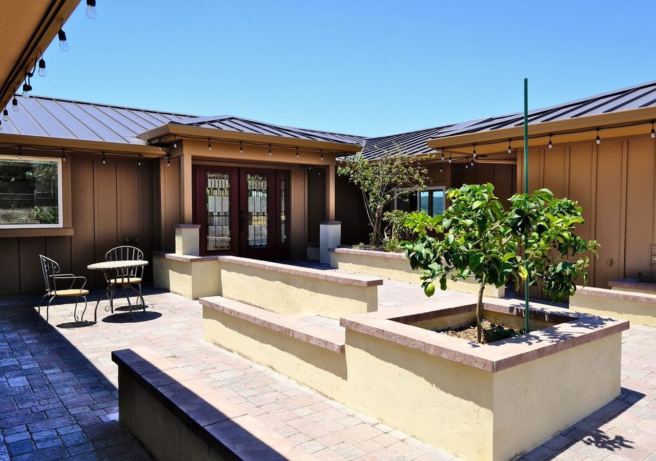 23730 Spectacular Bid Ln
