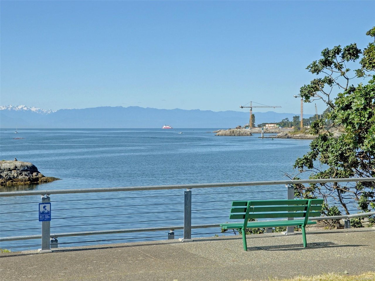 207-873 Esquimalt Rd