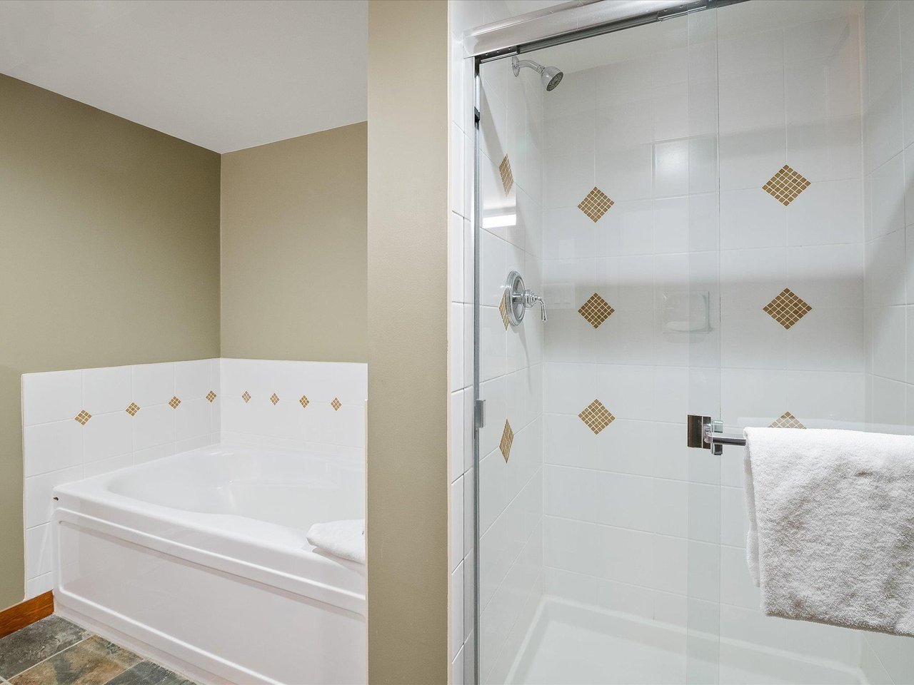 210 G3-4653 Blackcomb Wy