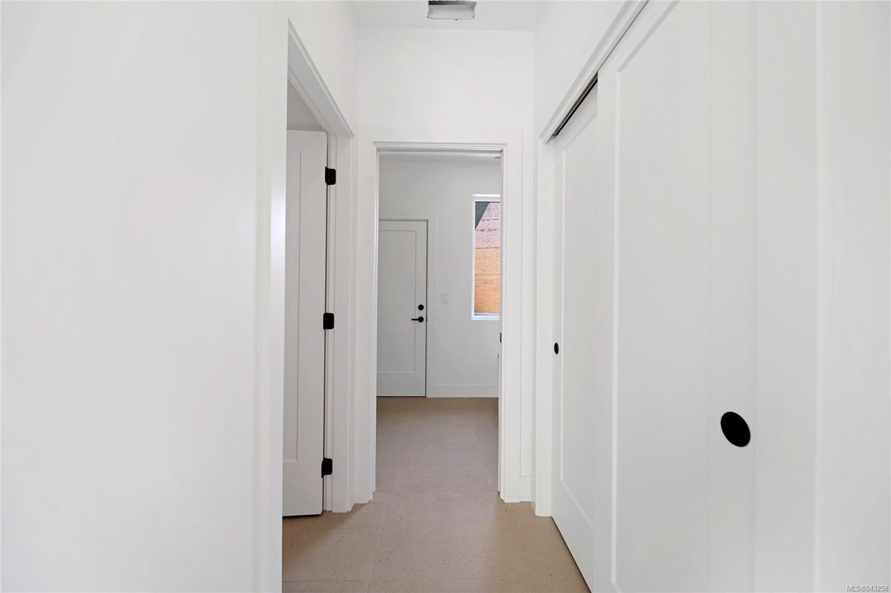 3905 Olympian Wy