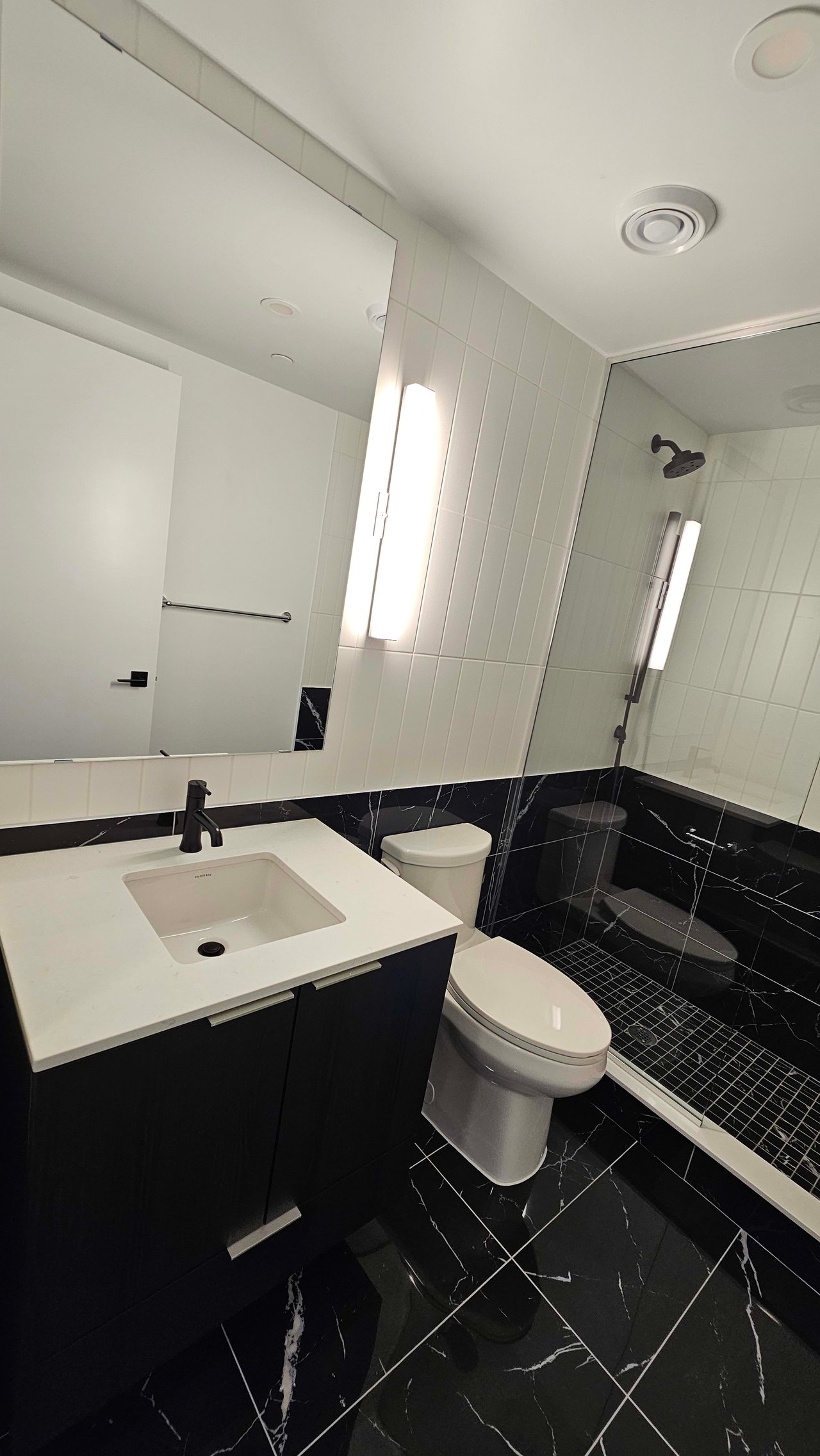 327 King St W Unit: 901