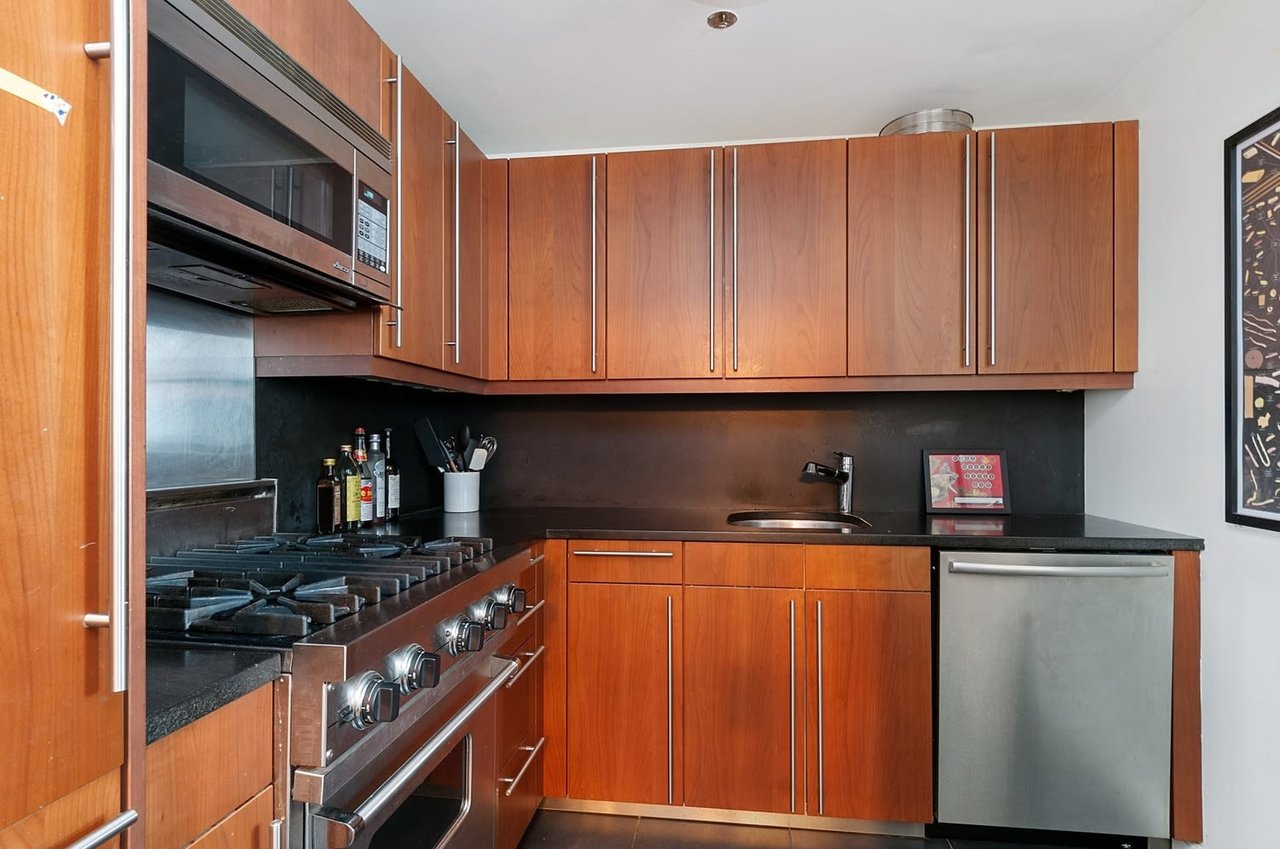305 2nd Ave, #525