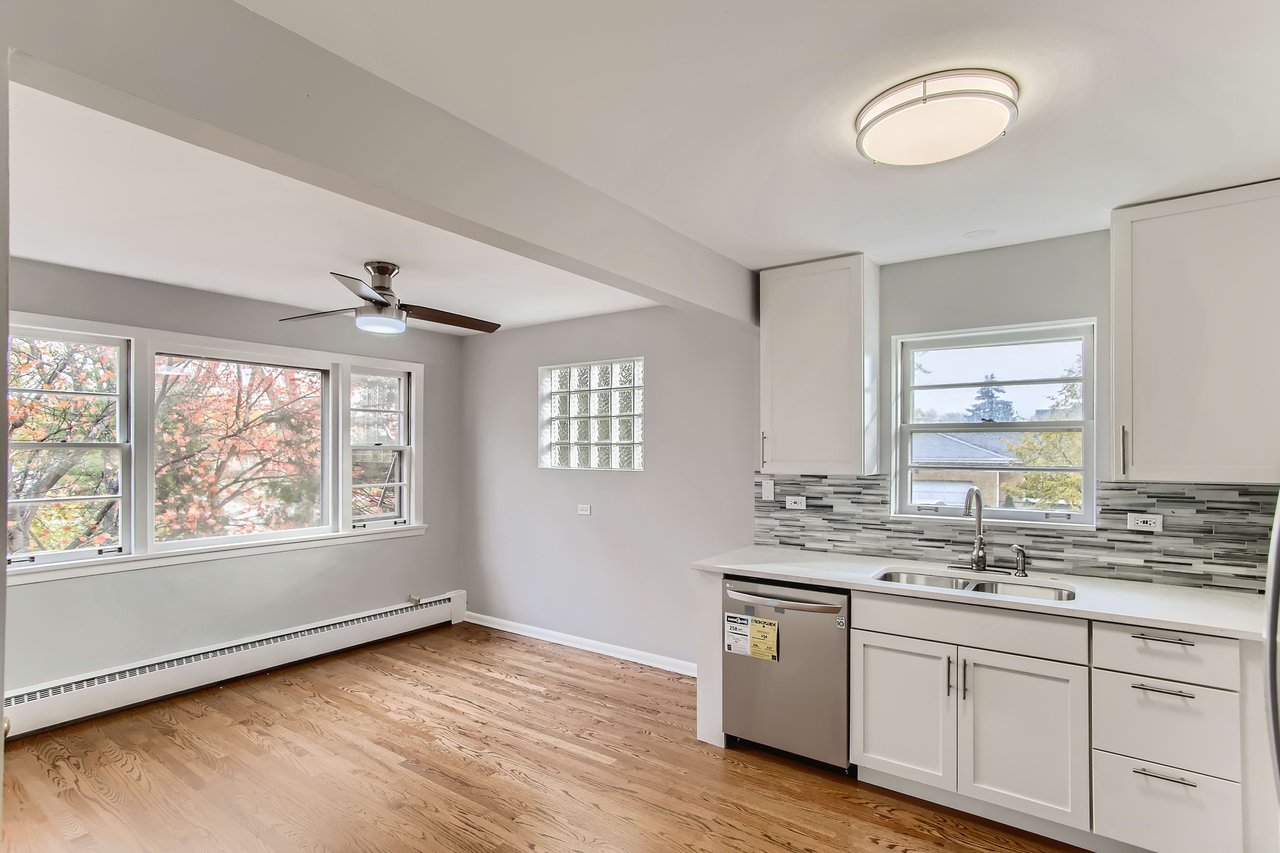 8707 N Oketo Niles, IL  60714