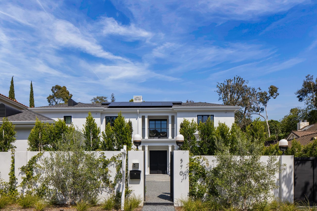 570 N Bundy Dr