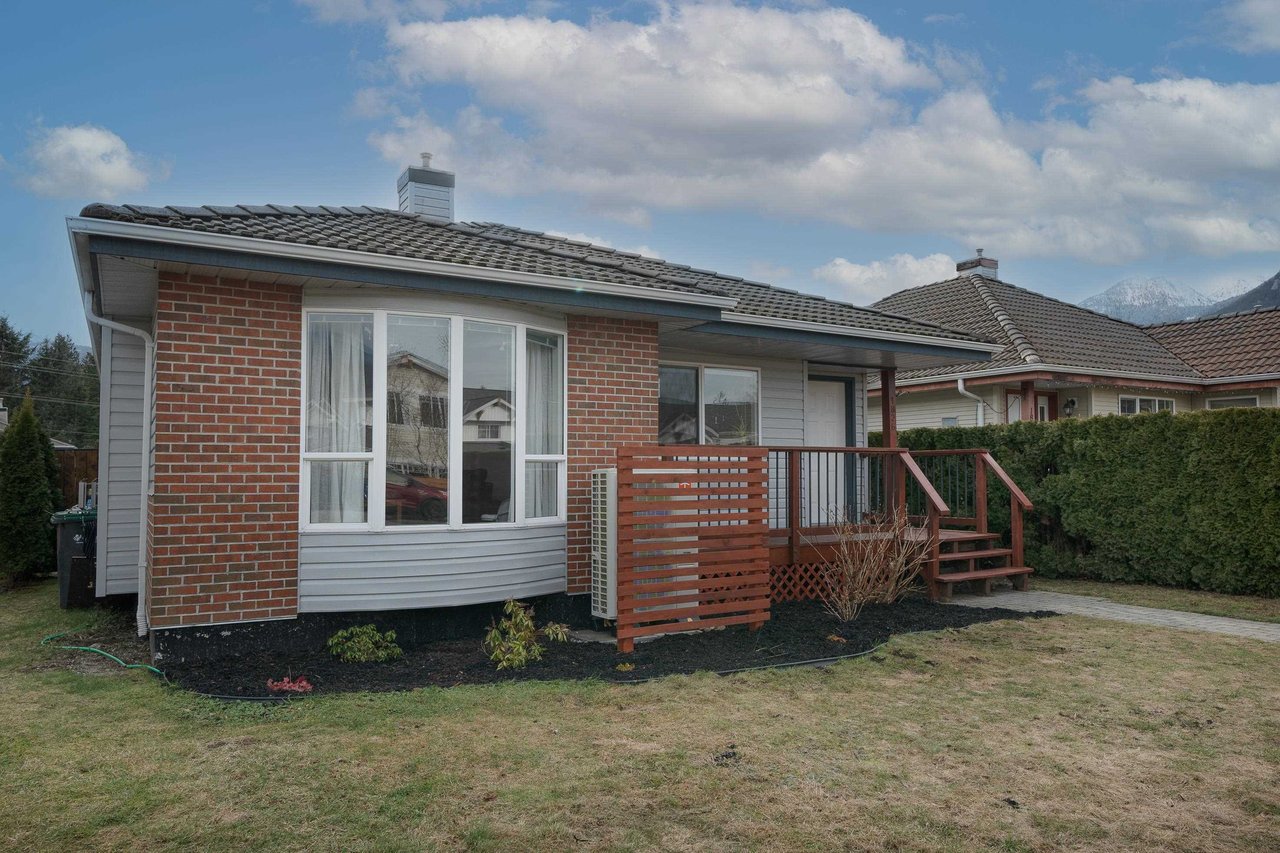 1826 Willow Cres
