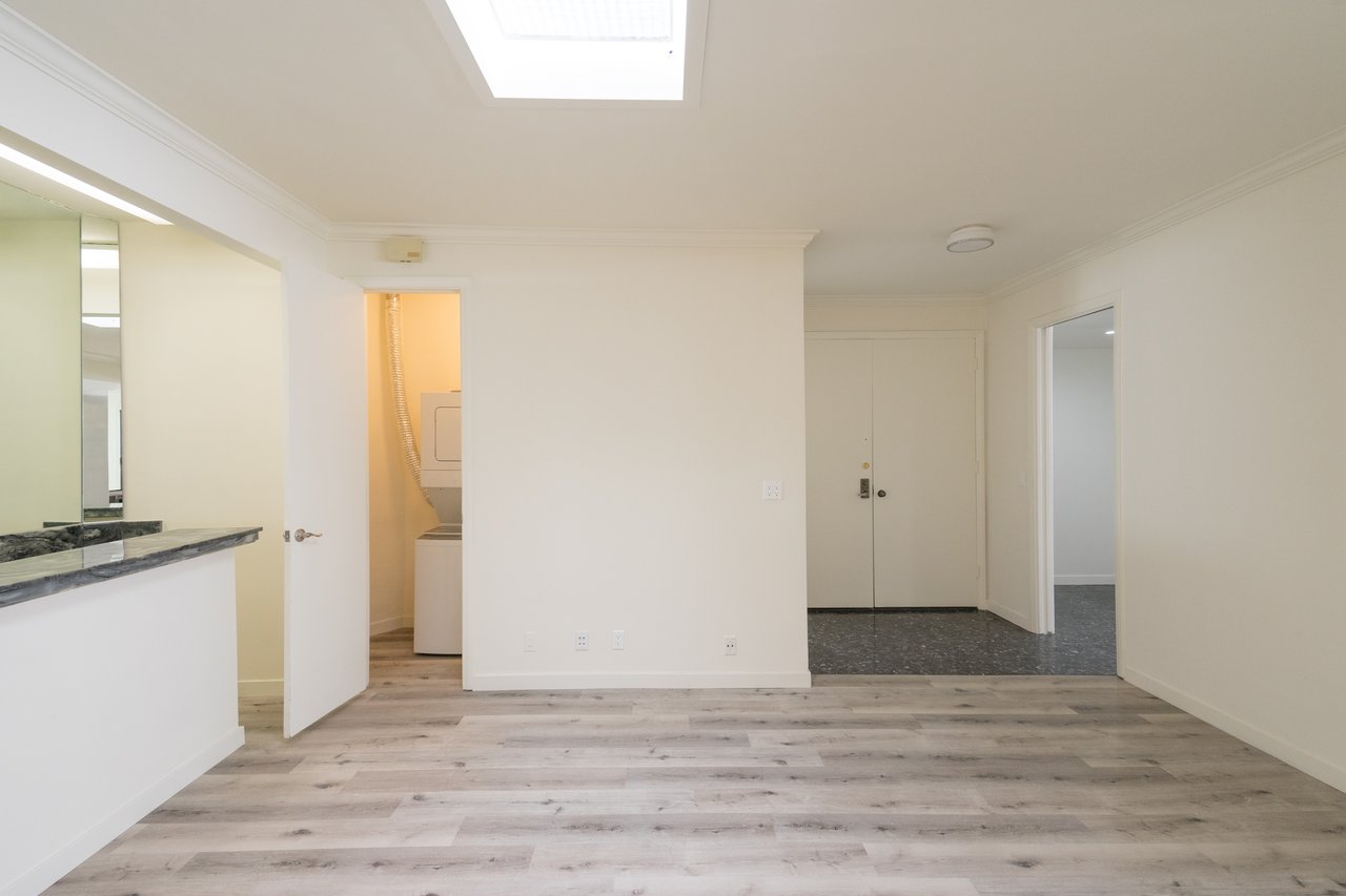 Contemporary BH Apartment