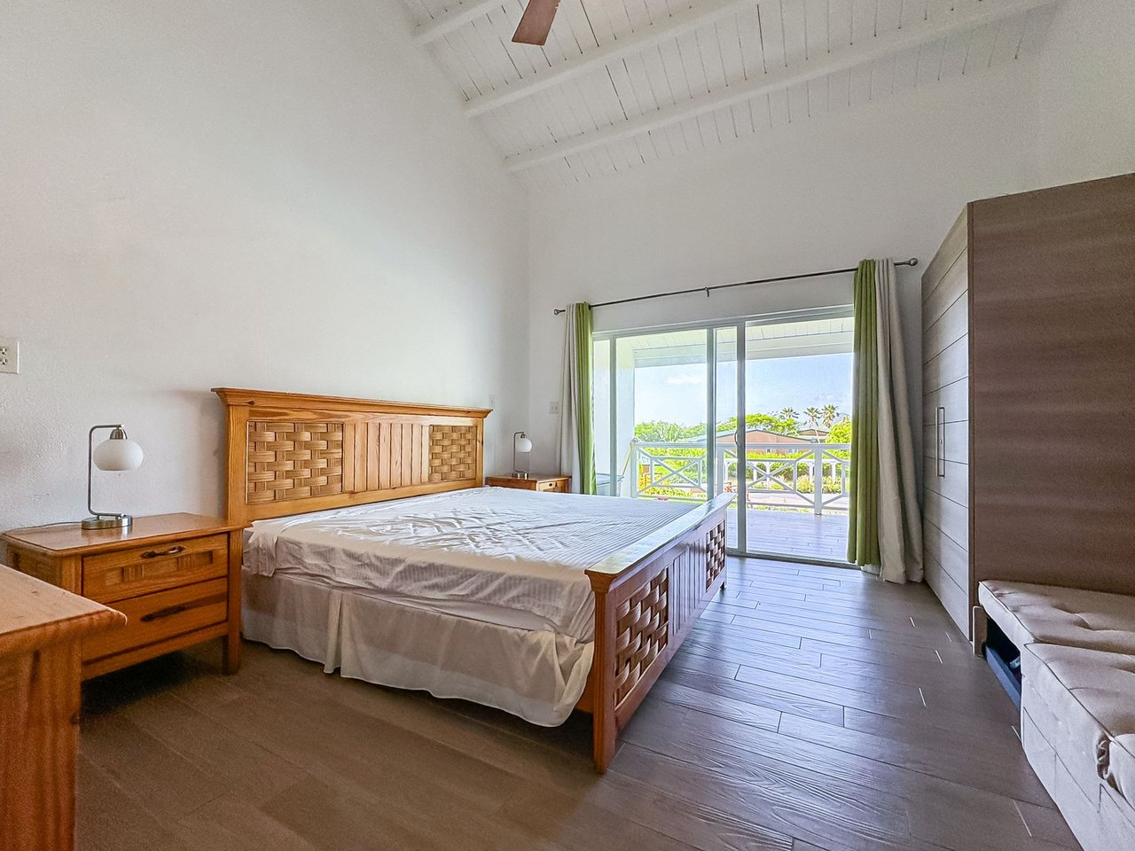 982 Lambert Hill 1 Bedroom Penthouse