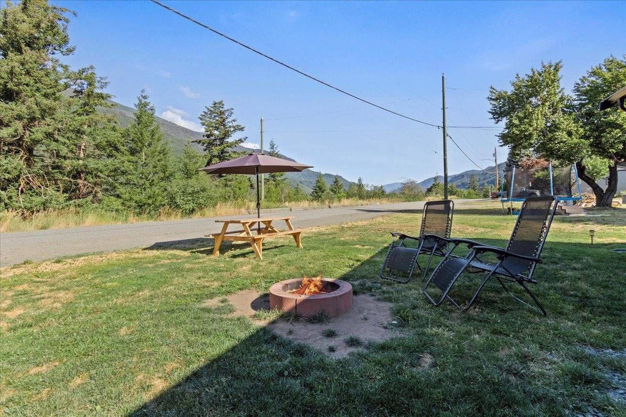 47818 Old Boston Bar Rd