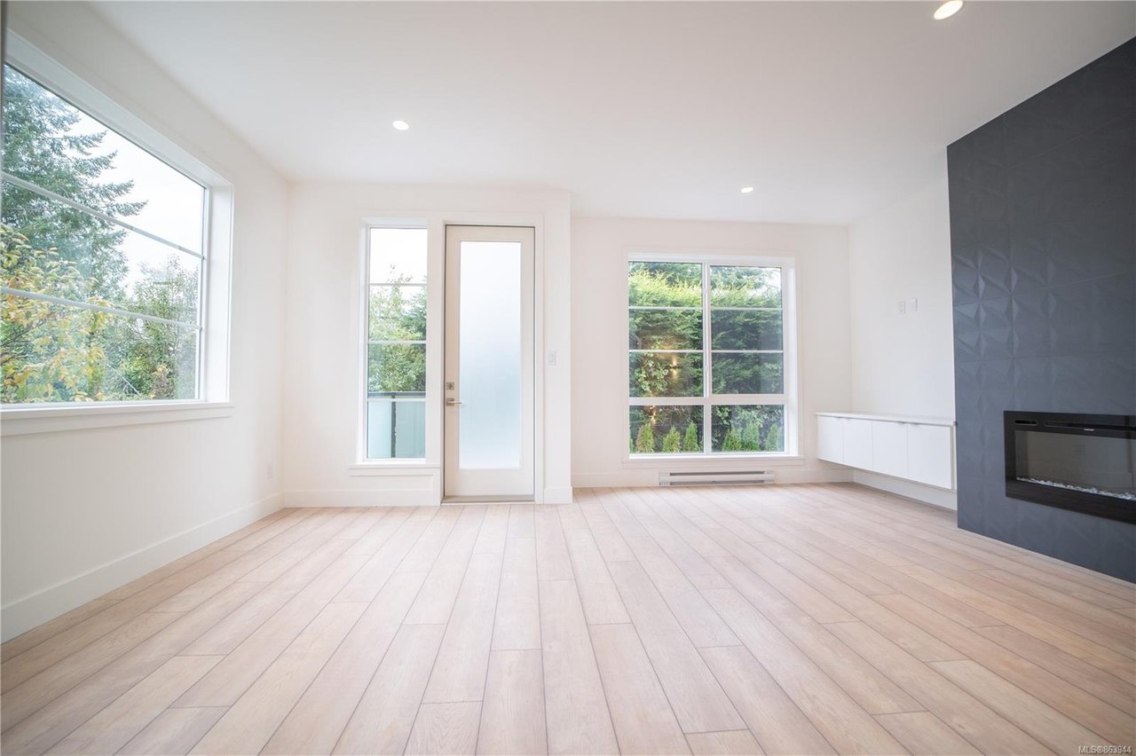 3-1052 Tillicum Rd, Saanich