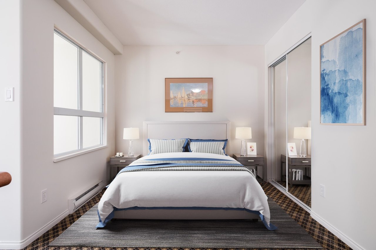 208-910 Beach Avenue, Vancouver
