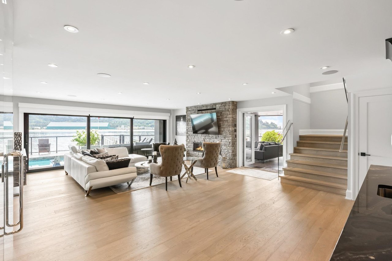 748 Alderside Rd